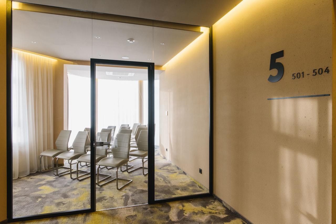 Noble Boutique Hotel Lutsʼk Εξωτερικό φωτογραφία